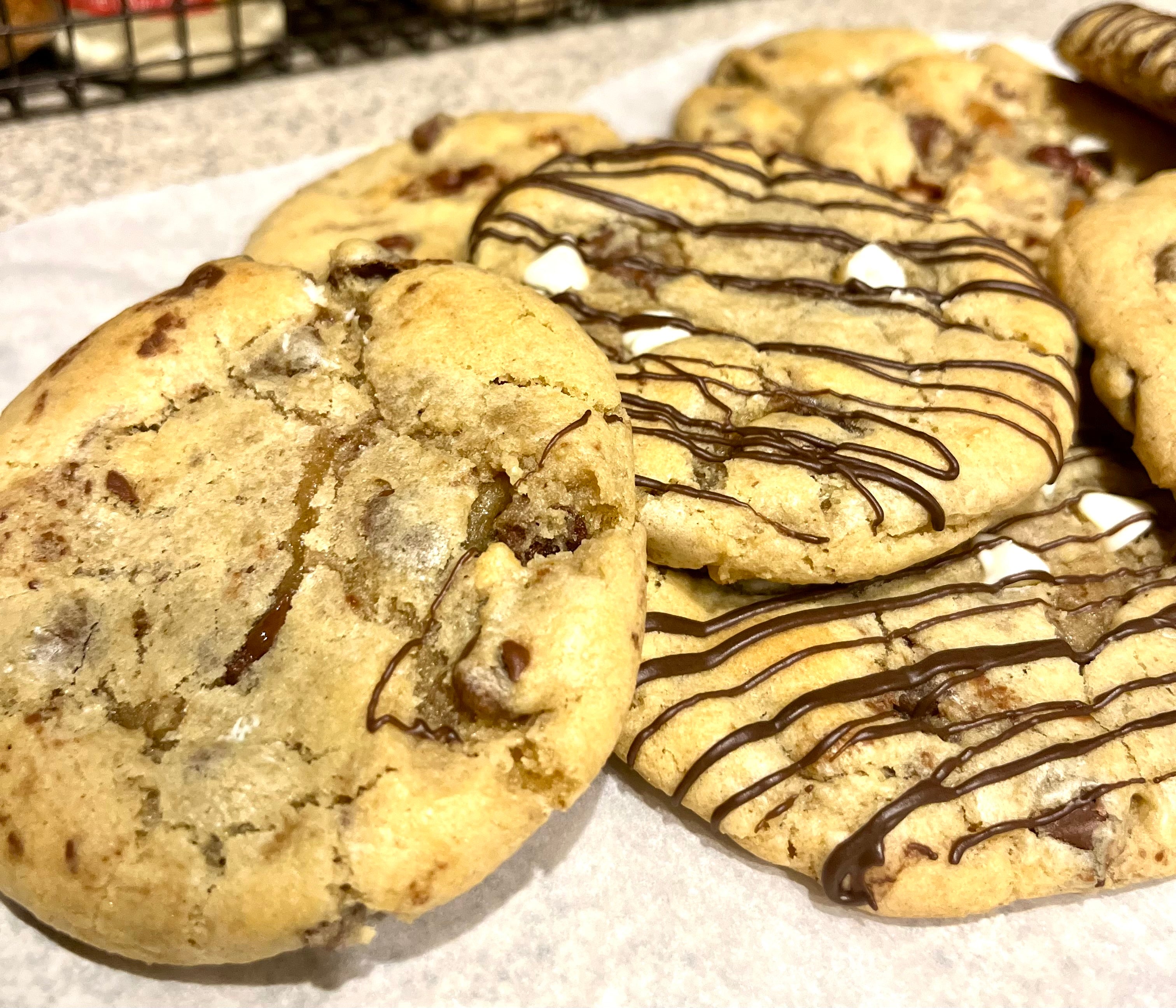 Chocolate chip cookie supreme 6 pack with drizzle – Treats By Meccaj